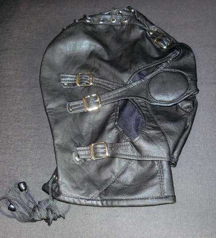 Schnürbare Maske